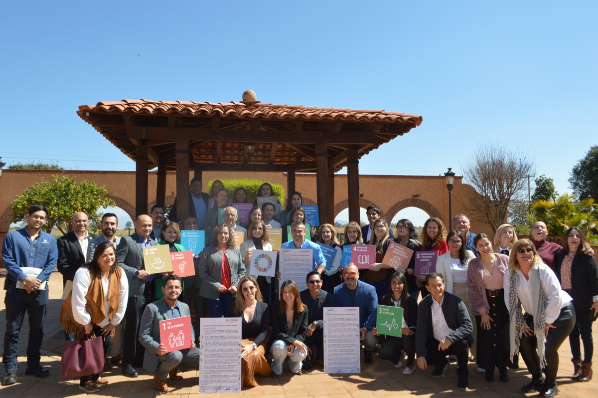CentroDerechos's tweet photo. 2da sesión de la Firma de Adhesión al Decálogo de Derechos Humanos en el lugar de trabajo propuesto @centro_derechos y signado por 17 empresas de Jalisco, 

Conoce los 10 principios de nuestro Decálogo en https://t.co/WH0EqFm3vr https://t.co/PSBfY0e2m0