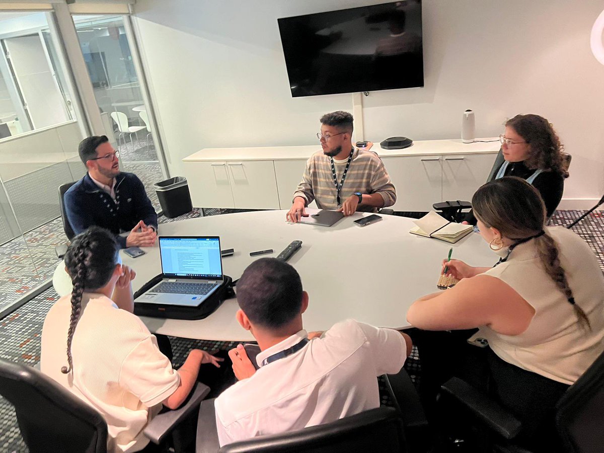 faciuprrp's tweet image. ¡En la FaCI, se aprende en la práctica! 🐓❤️

Los estudiantes del curso INFP 4109 en su práctica supervisada en Periodismo en GFR Media junto a su profesor Israel  Rodríguez Sánchez.  ¡Les deseamos el mayor de los éxitos! #FaCI #gallitosyjerezanas🐔🐓