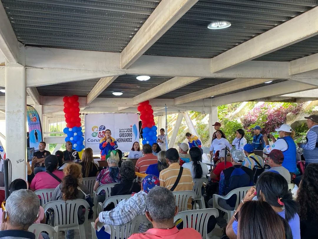 Vamos al remate final, carga tus propuestas y sumate a hacer la Venezuela🇻🇪 del futuro.

Cada mujer y hombre, con sus manos, ideas y sueños está haciendo realidad la transformación del país.✍🏽💡

 ¡Vivan las 7T!✊🏽