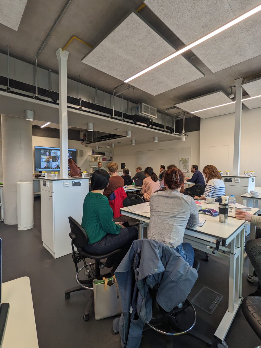 It’s #MacrophyteMonday! Thanks to everyone who workshopped aquatic plant #CitizenScience at @UCLEast today. Photos show artist Rob Rivers showing some ecologists how to make paper from algae - a lost technique that can tell us about past relationships between people and rivers.