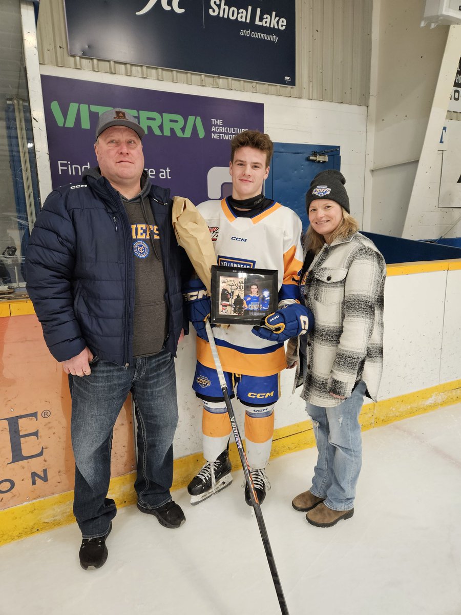 AAAU18Chiefs's tweet photo. Yesterday, Chiefs & their families recognized and honored our 8 graduating players. Congratulations:
Rory POOLE
DJ MELONEY
Quinn SCHUTTE
Kieran MADILL
#ALWAYSACHIEF
#CHIEFSPRIDE
#KEEPGIVENERHELLBOYS https://t.co/bU9jDAX54U