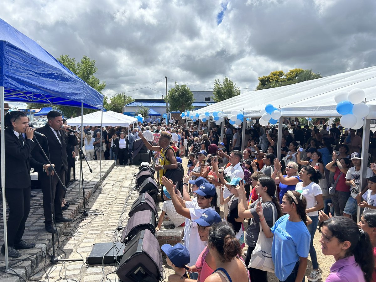 Se inauguró el Centro de Referencia de Políticas Sociales Aparicio Saravia; Un esfuerzo de 16 instituciones y entes públicos conformando un centro cívico;cultural;social;educativo en Casavalle. Felicitamos a los vecinos! <a href="/MartinLemaUy/">Martin Lema</a> <a href="/Ni_Martinelli/">Nicolas Martinelli</a> <a href="/pabloabdala66/">Pablo Abdala</a> <a href="/LuisLacallePou/">Luis Lacalle Pou</a>