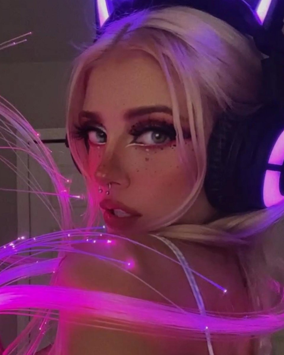 Unleash your light  💃💫⁠
l8r.it/3aew
.⁠
@sheatellier⁠
.⁠
#glofx #whip #spacewhip #LED⁠ #edcmexico #edc
#flow #flowartist #flowart #edmcommunity #festieseason #virtualfestivals #ravefam #ravebabe #edmfestivals #festivallove #edmlife #musicfestivals