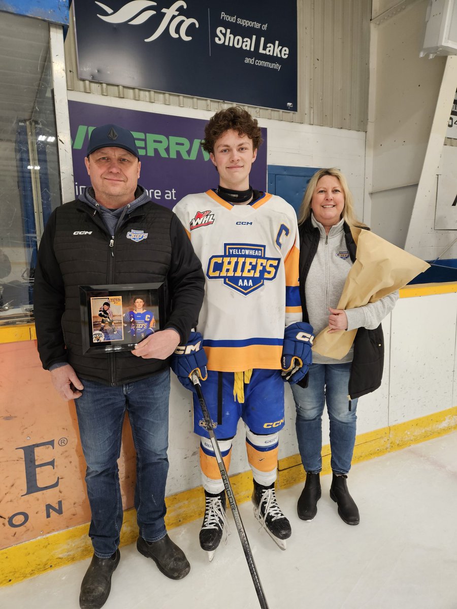 AAAU18Chiefs's tweet photo. Yesterday, Chiefs & their families recognized and honored our 8 graduating players. Congratulations:
Max COLLYER
Dylan MIKO
Bo TIBBATTS
Rowin RICHMOND
#ALWAYSACHIEF
#CHIEFSPRIDE
#KEEPGIVENERHELLBOYS https://t.co/987LdmmEa7