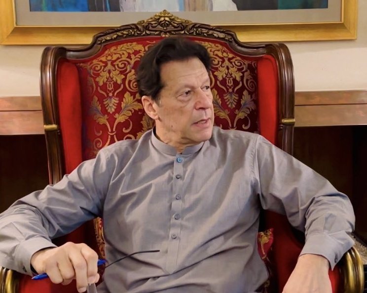Aizal_Ayyan's tweet photo. حالات کنٹرول سے باہر ہیں جیل میں عمران خان کی منتیں کی جا رہیں، طاقتور اپنی پگڑیاں خان کی قدموں رکھنے پر مجبور بےشک اللہ الحق ہے https://t.co/DwzUA7ZWDc