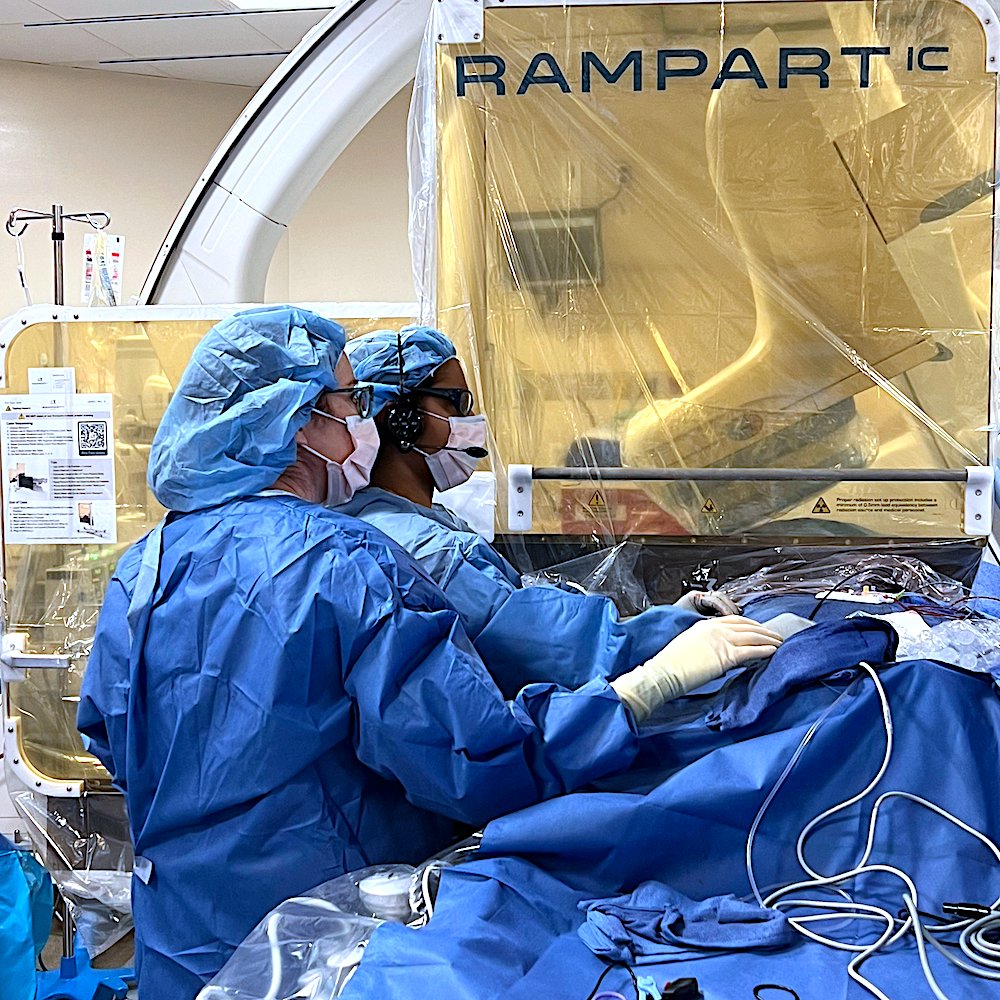 RAMPARTic's tweet photo. Dr. Rina Shah cares about reducing radiation for herself & the entire team. She uses all the techniques to minimize radiation & adopted @rampartic to her practice with ease. Now she's able to #ShedTheLead while treating her patients!
#ProtectTheTeam
#FullBodyProtection https://t.co/tigRWMAqHb