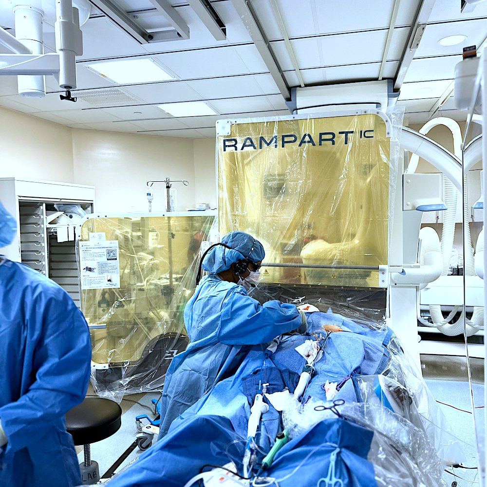 RAMPARTic's tweet photo. Dr. Rina Shah cares about reducing radiation for herself & the entire team. She uses all the techniques to minimize radiation & adopted @rampartic to her practice with ease. Now she's able to #ShedTheLead while treating her patients!
#ProtectTheTeam
#FullBodyProtection https://t.co/tigRWMAqHb