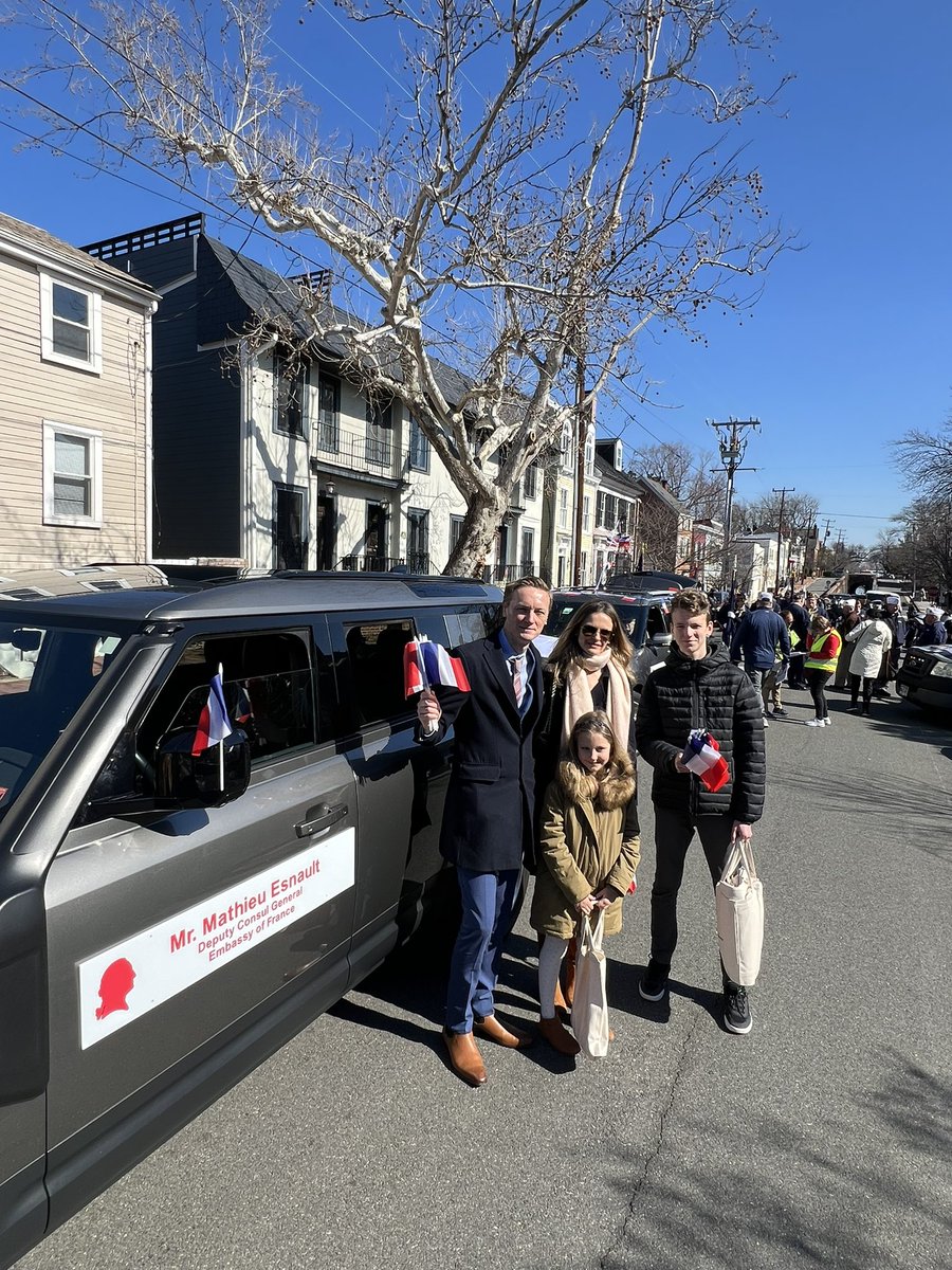 DUhockeyFan's tweet photo. It’s @washingtonbirth parade time in Old Town #PresidentsDay George Washington’s Birthday with @franceintheus with @AlexandriaVAGov #GWBirthday #AlexVA https://t.co/DzoWT2VGBz