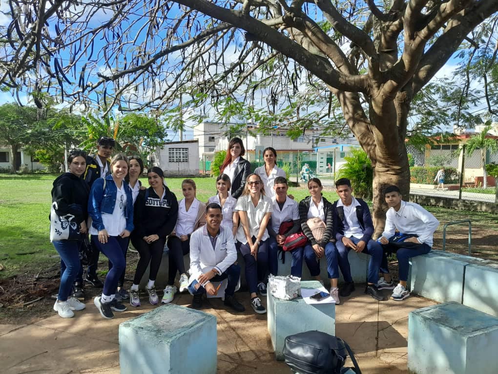SaludDPinar's tweet photo. Cordial bienvenida a los estudiantes de primer año de Estomatología se realizó esta mañana, en el Bloque Docente Estomatológico #PinardelRío. 
Este espacio fue el propicio para reafirmar su compromiso a la Patria y a la organización. 
#GenteQueSuma
#CubaPorLaVida https://t.co/DcxZaCFrFe
