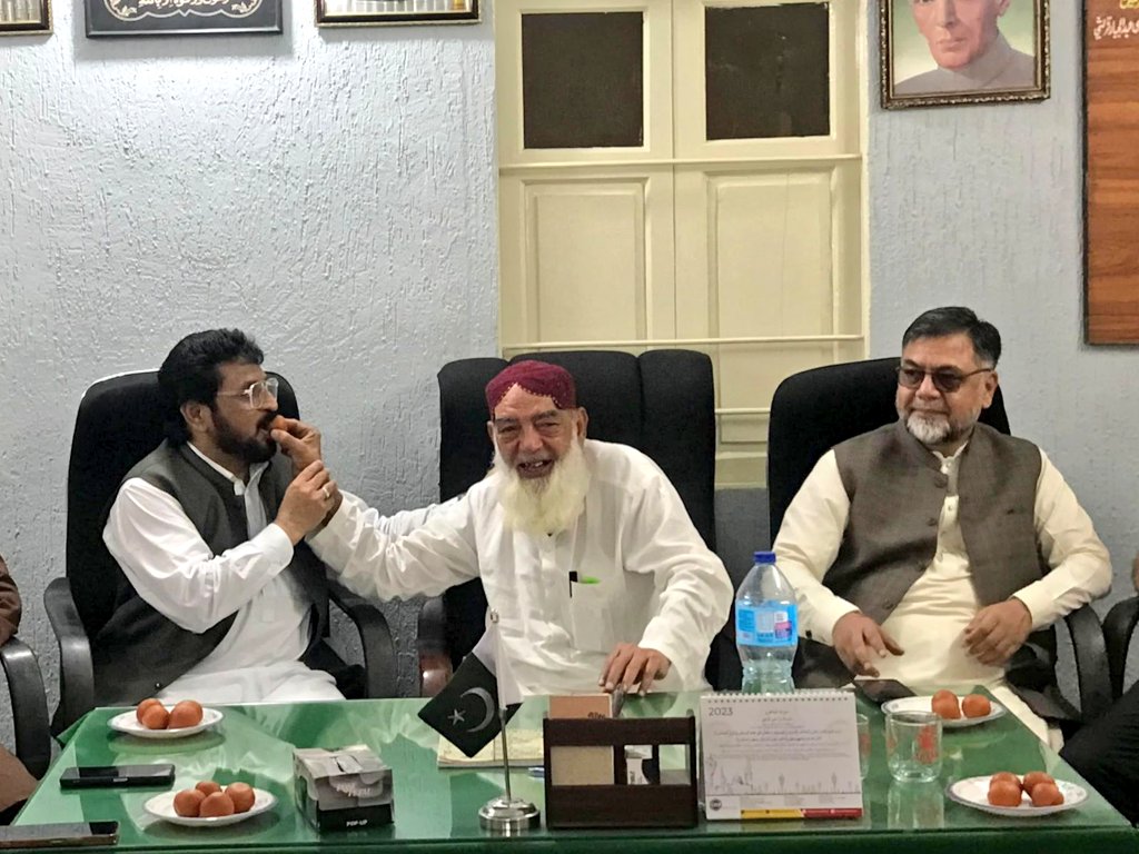 MQMPakHyd's tweet photo. ایم کیو ایم پاکستان رکن رابطہ کميٹی و نو منتخب MNA سيد وسيم حسين، نو منتخب MPA راشد خان نے ڈسٹرکٹ ممبر سعيد خان، ہيرآباد ٹاؤن انچارج وسيم آرائيں کے ہمراہ حیدرآباد گرین سیڈ اینڈ آئل مرچنٹ ایسوسی ایشن يونين کے صدر حاجی ہارون و ديگر عہديداران سے ملاقات کی

@allaboutmqm
#MQMPakistan https://t.co/GEaDjUnzfk