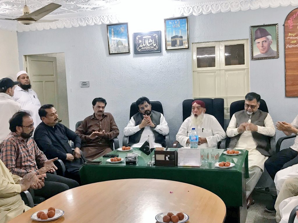 MQMPakHyd's tweet photo. ایم کیو ایم پاکستان رکن رابطہ کميٹی و نو منتخب MNA سيد وسيم حسين، نو منتخب MPA راشد خان نے ڈسٹرکٹ ممبر سعيد خان، ہيرآباد ٹاؤن انچارج وسيم آرائيں کے ہمراہ حیدرآباد گرین سیڈ اینڈ آئل مرچنٹ ایسوسی ایشن يونين کے صدر حاجی ہارون و ديگر عہديداران سے ملاقات کی

@allaboutmqm
#MQMPakistan https://t.co/GEaDjUnzfk