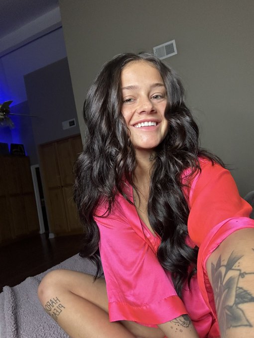 had the best skype session night 💦💦 i love when i get to cum multiple times 🙈 https://t.co/YuXp1cd2H