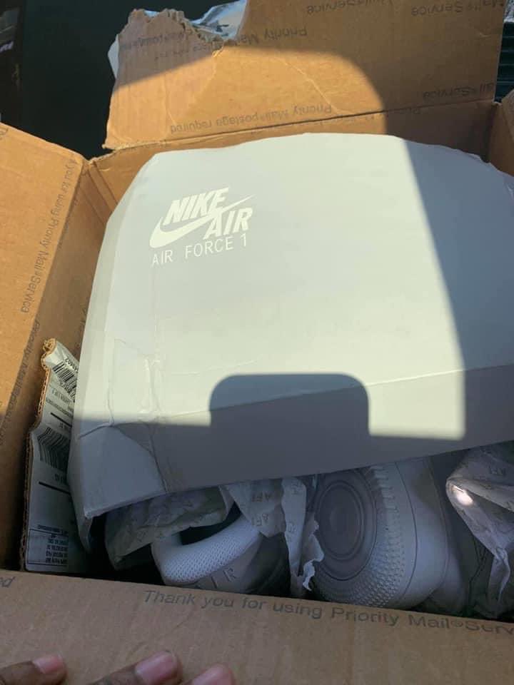 EastsideTC's tweet photo. I’m never ordering from STOCKX again this shxt just pissed me off 😤😤😤😤 https://t.co/vU6n0U6tLU