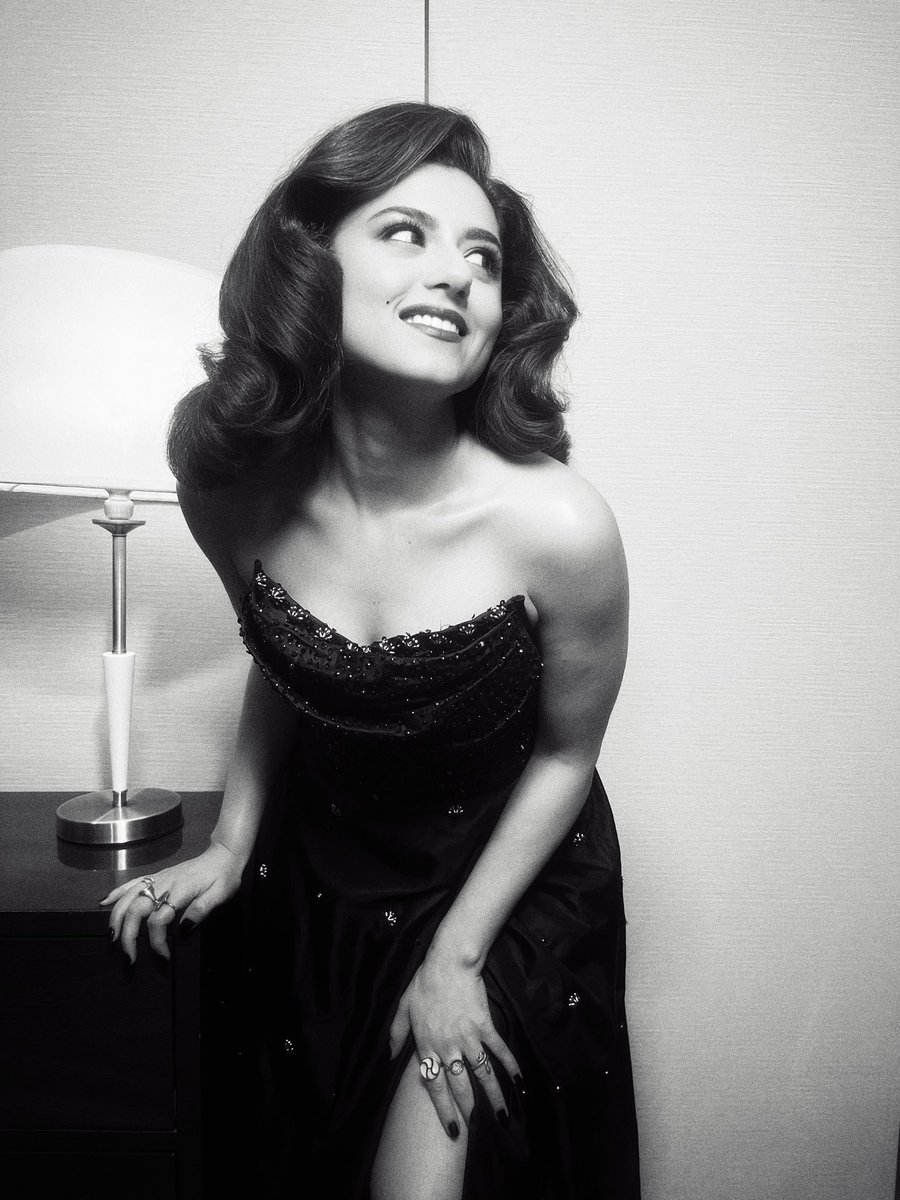 iRidhiDogra's tweet photo. @TimesFashionWk stopped the show for #wrickieangrish Loved the Old Hollywood theme 💋 thought I’d share some here. Coz it’s a fab look fab work by my hair and make up team #makeupsndhairbyprasenjit https://t.co/vYepfElPny