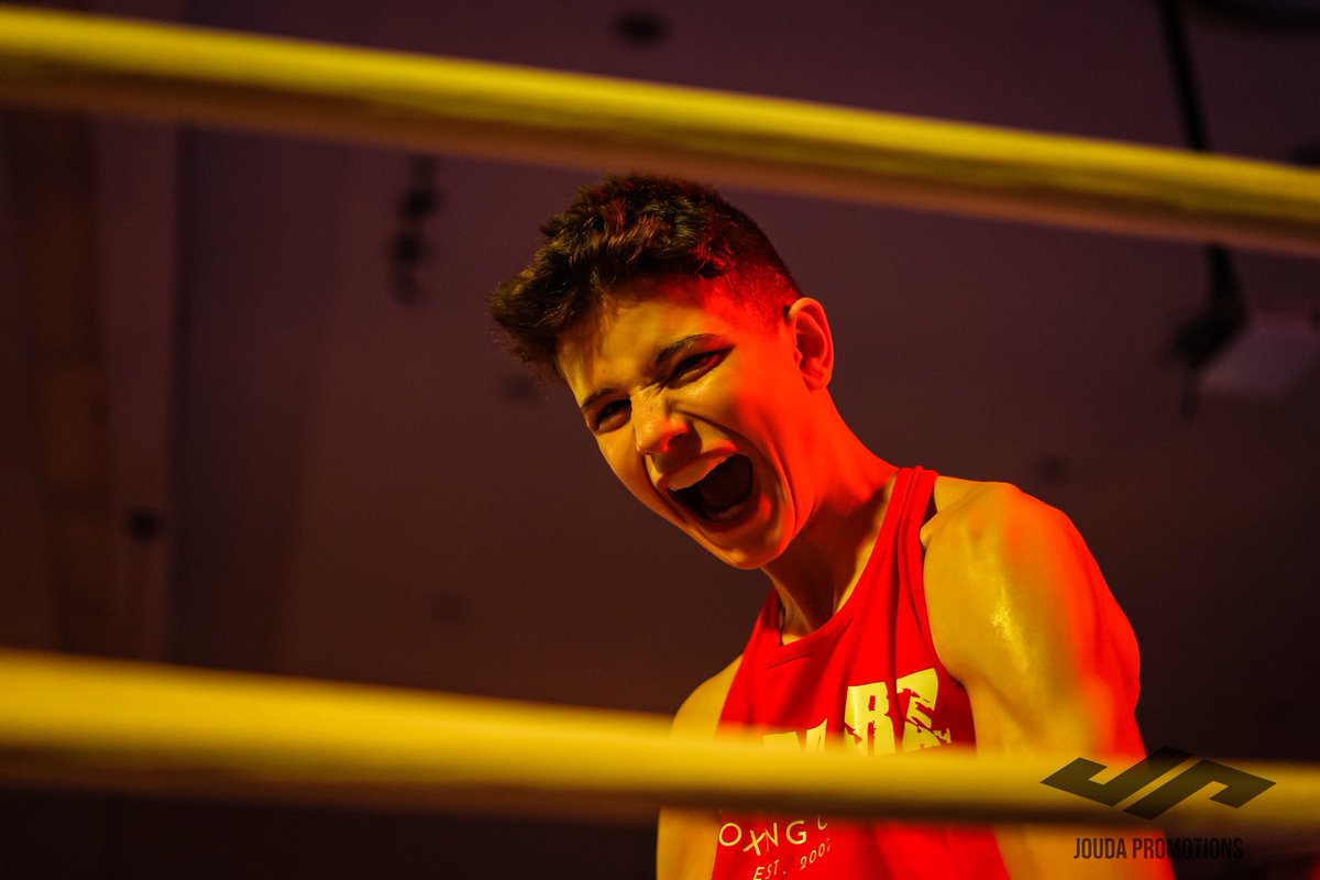 nrs82's tweet image. .@cassiussmith3 begins his amateur boxing career with a first round stoppage before a sold-out crowd Saturday night at the Marconi Club in #LdnOnt