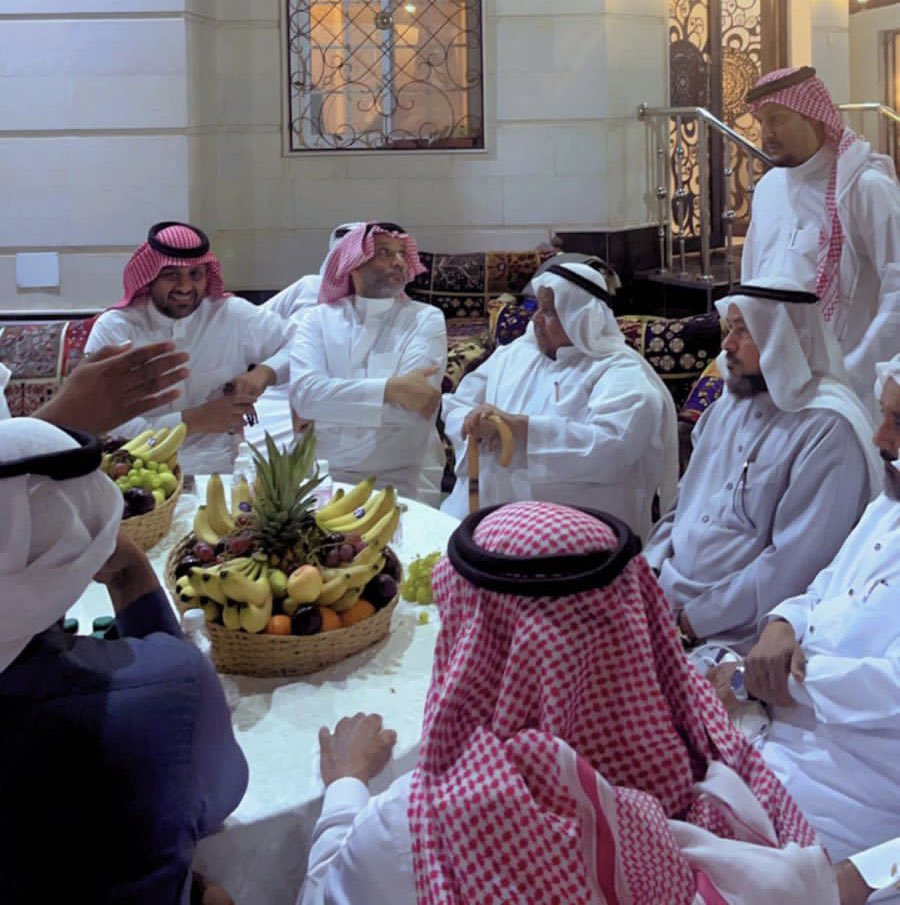 Algonfedah's tweet photo. أستقبل رجل الأعمال عبدالمجيد الكناني بمنزله الكائن بحي الحمدانية عدد من أعضاء #ملتقى أهالي #القنفذة بجدة وذلك لمناقشة عدد من الخطط المستقبلية للملتقى ، ويُعد ابو ناصر #الكناني الداعم الأول لملتقى أهل #القنفذة بجدة. https://t.co/OFz9nzWqOB