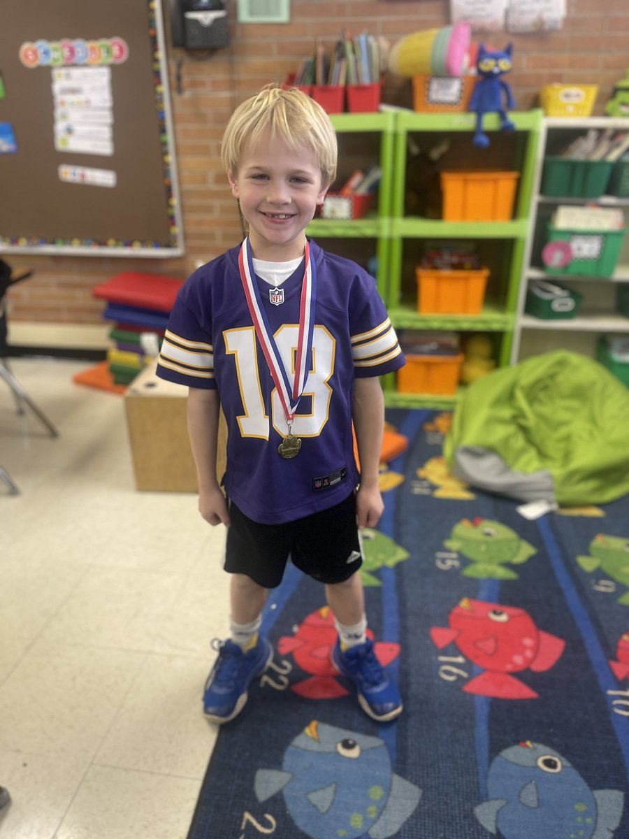 Look at these 2nd graders earning their Math Medals 🥇 You guys rock!!! #BeEvergreen