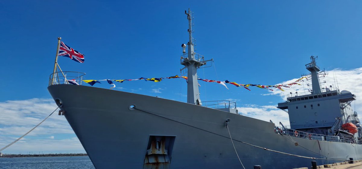 HMS Scott is currently alongside in South Carolina and has dressed ship to commemorate Presidents’ Day here in the US, popularly viewed as a day to celebrate all U.S. presidents, past and present #GreatScott #PresidentsDay