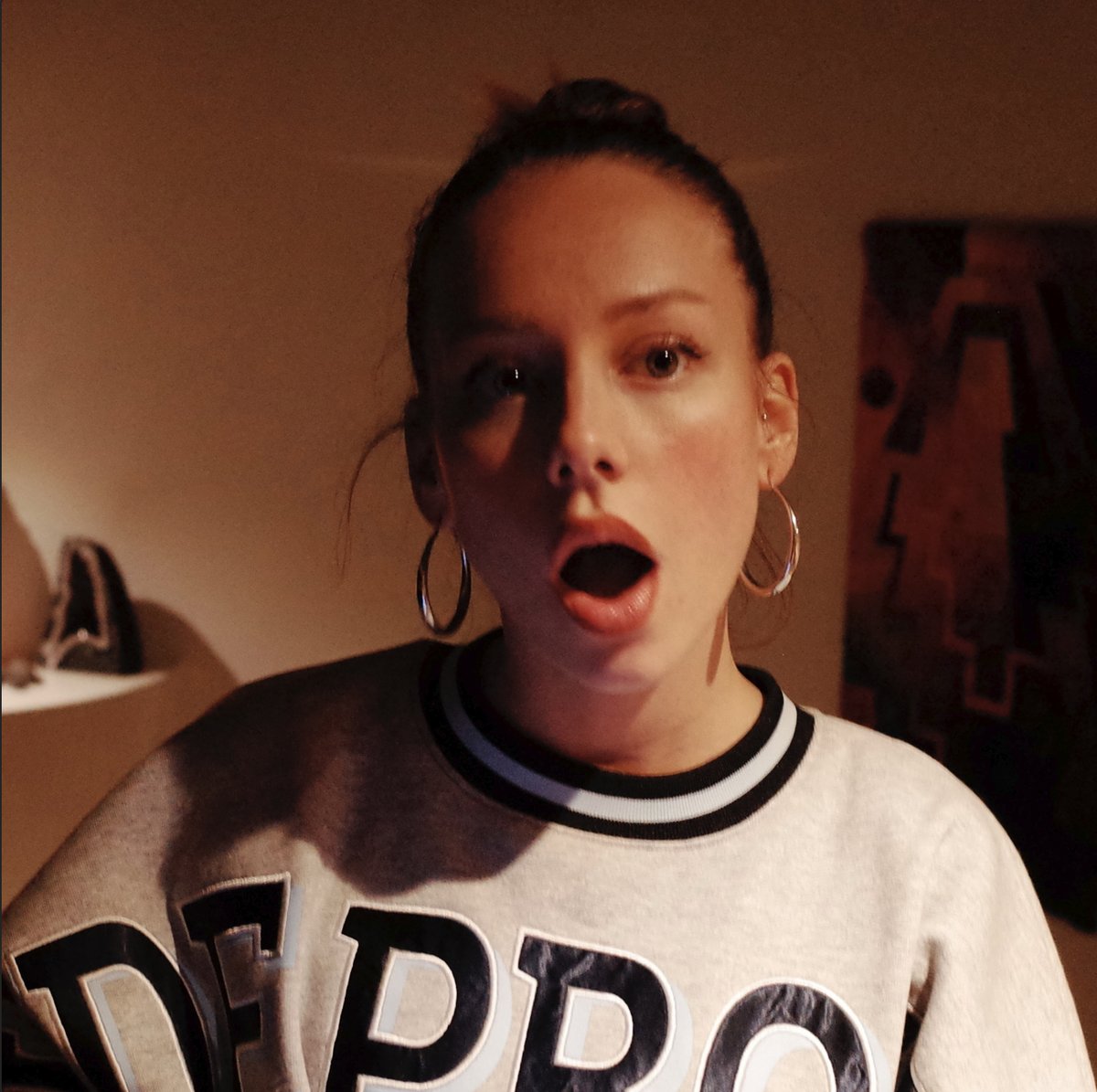 Ester Expósito, suena la ‘Foto’ del Canto y te has puesto a bailar. Mi nueva canción ya fuera en todos lados. DaniMartin.lnk.to/EsterExposito