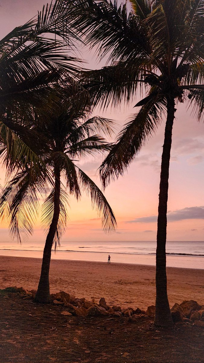OmanTripper's tweet photo. With a beach like that...
The conditions were so gorgeous that day that I just have to share with you another set of photos I took that day at Qurum Beach (all taken on 13 February 2024).
#fierysunset #sunsets #منخفض_الوبل
#Muscat #Oman #OmanTripper #عمان #مسقط #شاطئ_القرم https://t.co/QH9efZIxFQ