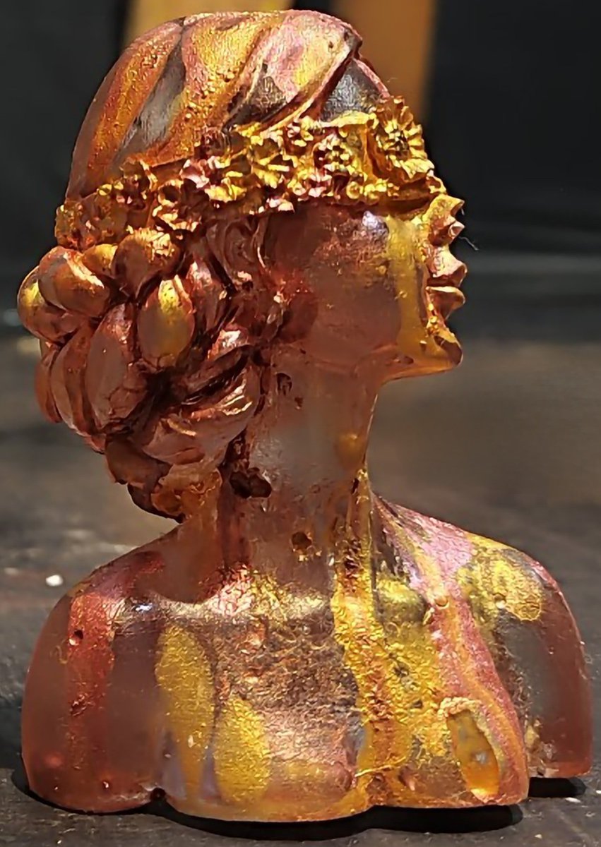 eclecticnomad's tweet photo. A lil' sumthin' sumthin' in resin with a sploosh of acrylic paint.
#sculpture #mixedmediaartist #resin #acrylicpour #elegant https://t.co/hiMru3wxUi