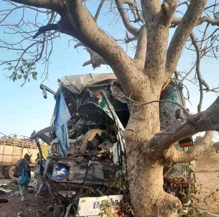 #AESinfo | #Mali 🇲🇱
Drame sur la route de Mopti : 15 morts et plus de 40 blessés dans une collision

 Un accident de la route d'une rare violence s'est produit ce matin sur la route nationale reliant Djenné à Mopti, dans la région de Mopti. Un bus de transport en commun et un…
