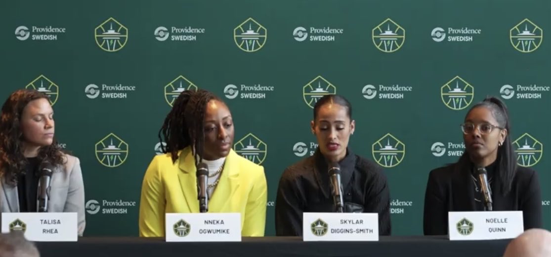 sportsiren's tweet photo. Power duo! Really precious part of ⁦@seattlestorm⁩ presser. Skylar Diggins-Smith gets emotional speaking of her doubts about whether she could keep playing after daughter was born. She lost 50 pounds! 
Moms are amazing. https://t.co/cgyQTFzlcu