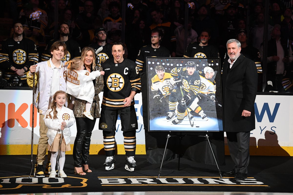 NHLBruins's tweet photo. A grand celebration.
#Marchy1000 | #NHLBruins https://t.co/AjkBcHGRPK