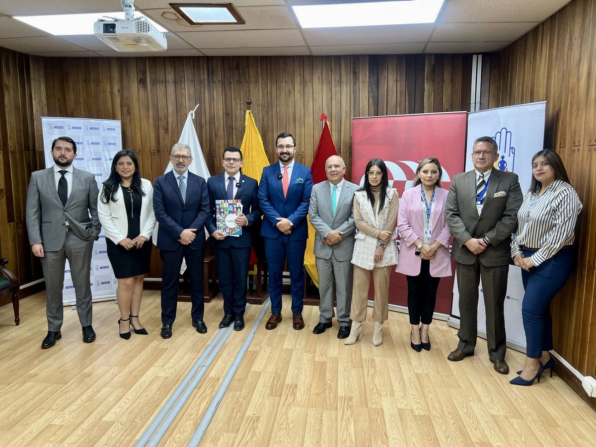cccuenca's tweet photo. Esta mañana firmamos un acuerdo de voluntades con @AzuayIESS , para facilitar la formación de nuestros socios.

Seguimos diversificando los servicios a favor de los agremiados #cccuenca ✍🏻 https://t.co/KEVzg55qBo