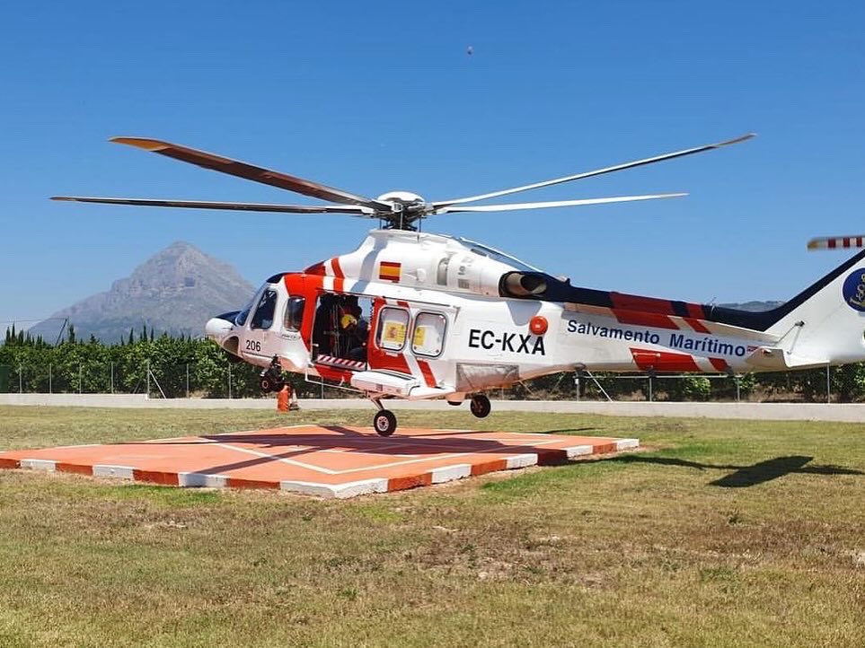 SVSspain's tweet photo. 30 años no se cumplen todos los días. Gracias HELIMER VALENCIA @salvamentogob  por protegernos tanto!  ⛵️🏊‍♀️🏄🏽‍♂️♻️🎂🚁

#basesarvalencia #helimer #helimervalencia #helimermediterraneo #salvamentomaritimo #valencia #castellon #alicante #marinaalta #30aniversario #xxxaniversario #SAR https://t.co/pDhUXjKYsy
