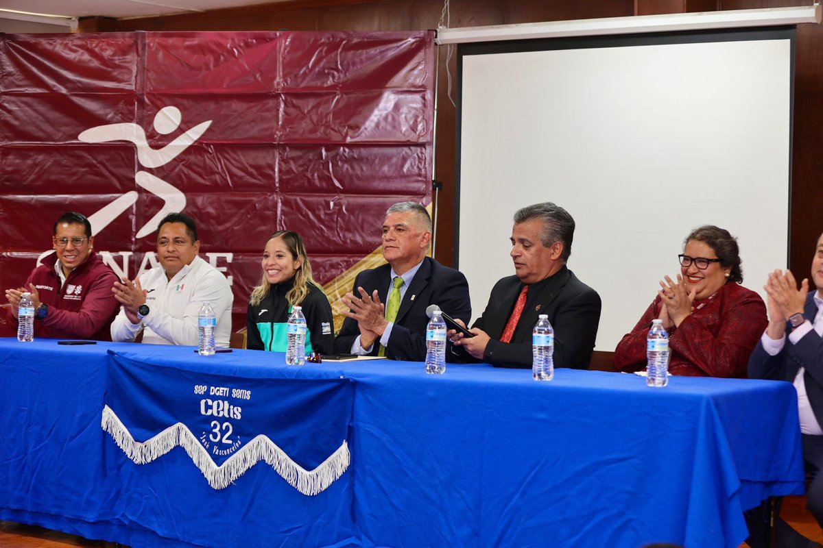La #CONADE, a través de #CEDEM, inicia la Semana de la Excelencia Deportiva del programa "𝐉ó𝐯𝐞𝐧𝐞𝐬 𝐂𝐨𝐧𝐬𝐭𝐫𝐮𝐲𝐞𝐧𝐝𝐨 𝐞𝐥 𝐃𝐞𝐩𝐨𝐫𝐭𝐞", con la ponencia de la maratonista Citlali Cristian y el entrenador Cristóbal Herrera, en el CETIS No. 32 “José Vasconcelos”.