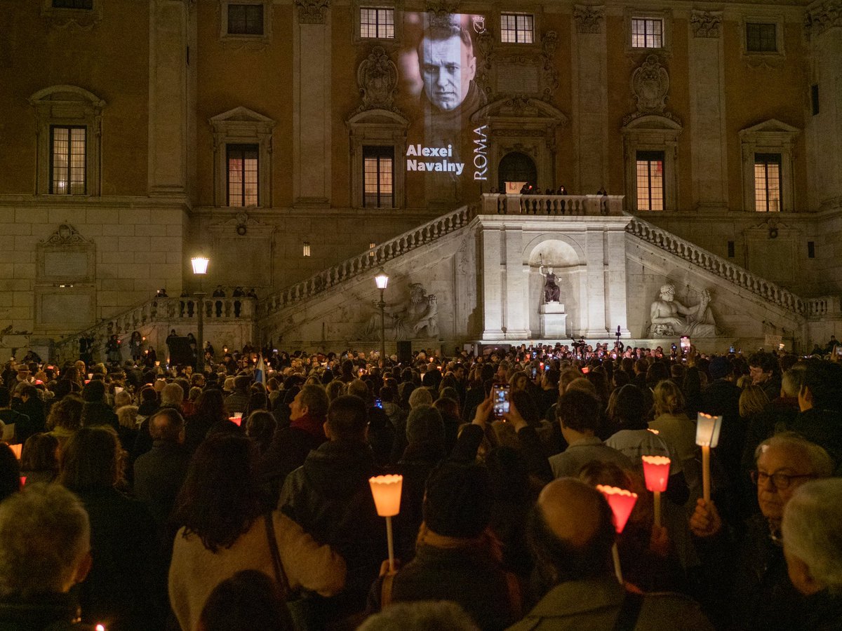 Piu_Europa's tweet photo. In piazza per Navalny, per la libertà, la democrazia e i diritti. E per dire con parole chiare che Vladimir Putin è un assassino. https://t.co/Lc3GQzZDYw