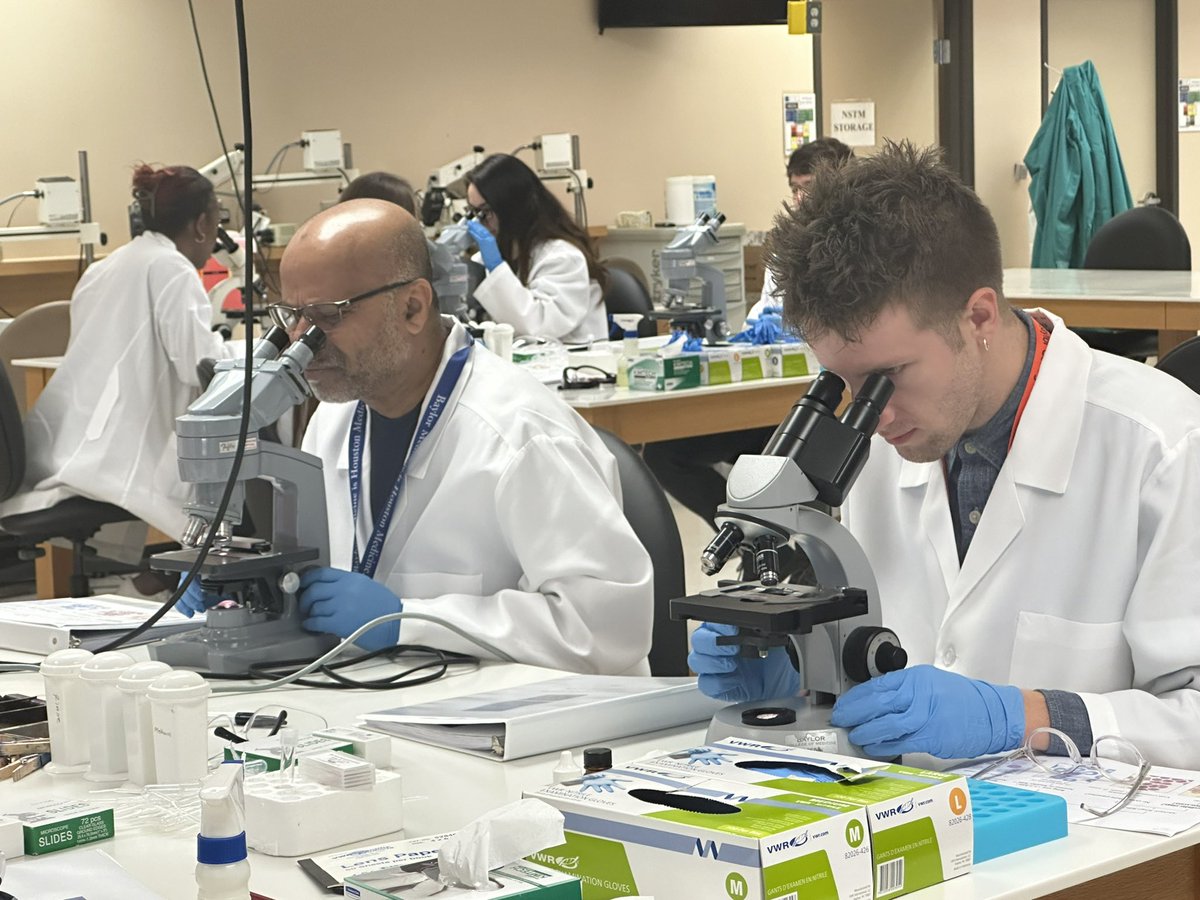 Today starts the @BCM_TropMed 1-week, hands-on laboratory course run by @DrKathrynJones1 , @TSepulvedaMD and Dr Cameron Brown! Our students are given clinical samples (fixed) and learn to diagnose different pathogens using limited resources. @ASTMH @ACCTMTH