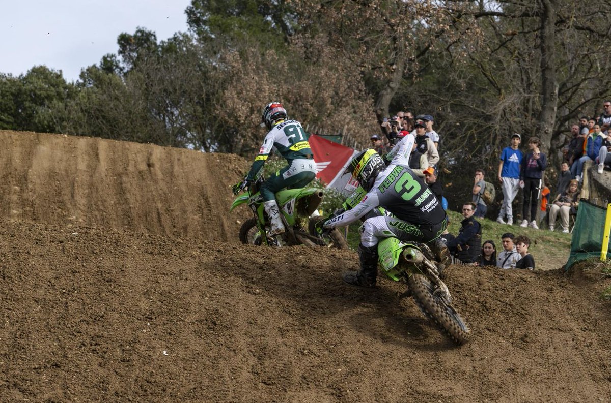 motocrossvice's tweet photo. ✅🐊DEBRIEF // Jeremy Seewer and Romain Febvre flex their muscles in France. https://t.co/Mns3zJOkrC

#moto #mx #mxgp #mx2 #mxon #amasx #wsx #smx #dirtbikes #supercross #motocross #seewer #febvre #kawasaki #mxvice

📸kawasakimxgp https://t.co/xo3d8hQwtP