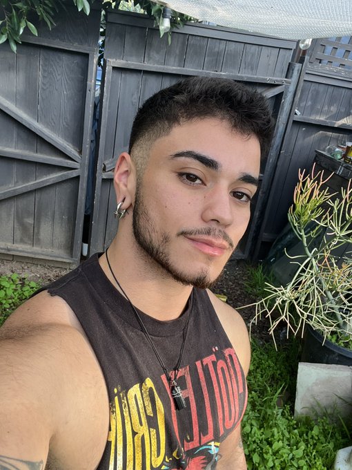 Watch Apollo Moon🏳️‍⚧️'s leaked NSFW photo on TwXstars