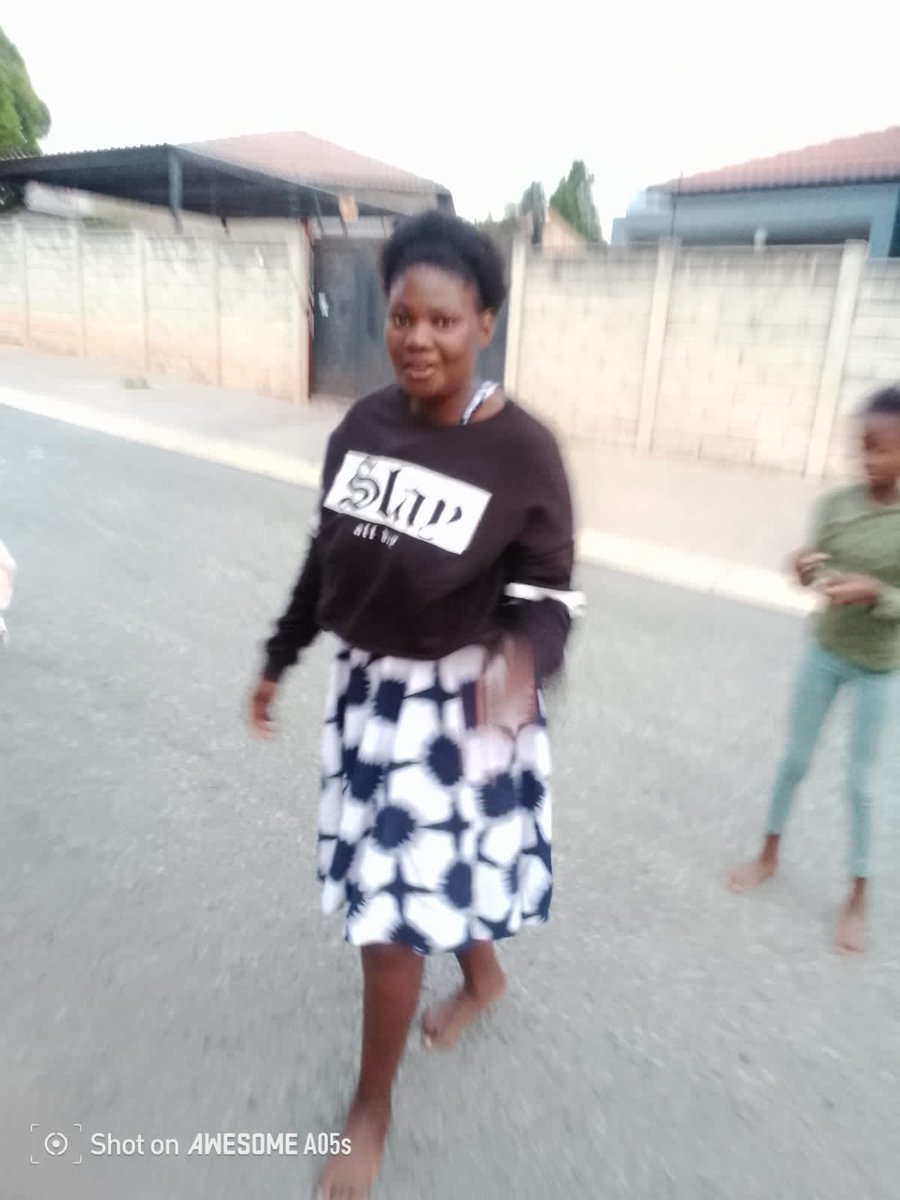 miyelani309's tweet image. #Missing Help me retweet my friend's daughter left home in the morning she has not yet returned, Her name is Pamela Pearl Ndou she is 19 years old and she stays  in CosmoCity .ext 5