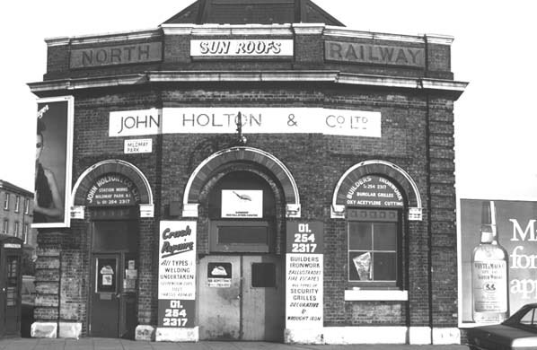 RebuildHighbury's tweet photo. @soxgnasher @FieldsHighbury To be fair Mildmay Park station - which would have been on the Mildmay line - was disused, but not quite derelict. It was also used, bizarrely, as a car repair garage for a while. This pic, by Brian Gronland on Disused Stations, from 1982. Demolition was in 1987. https://t.co/9qUkB7DYdD