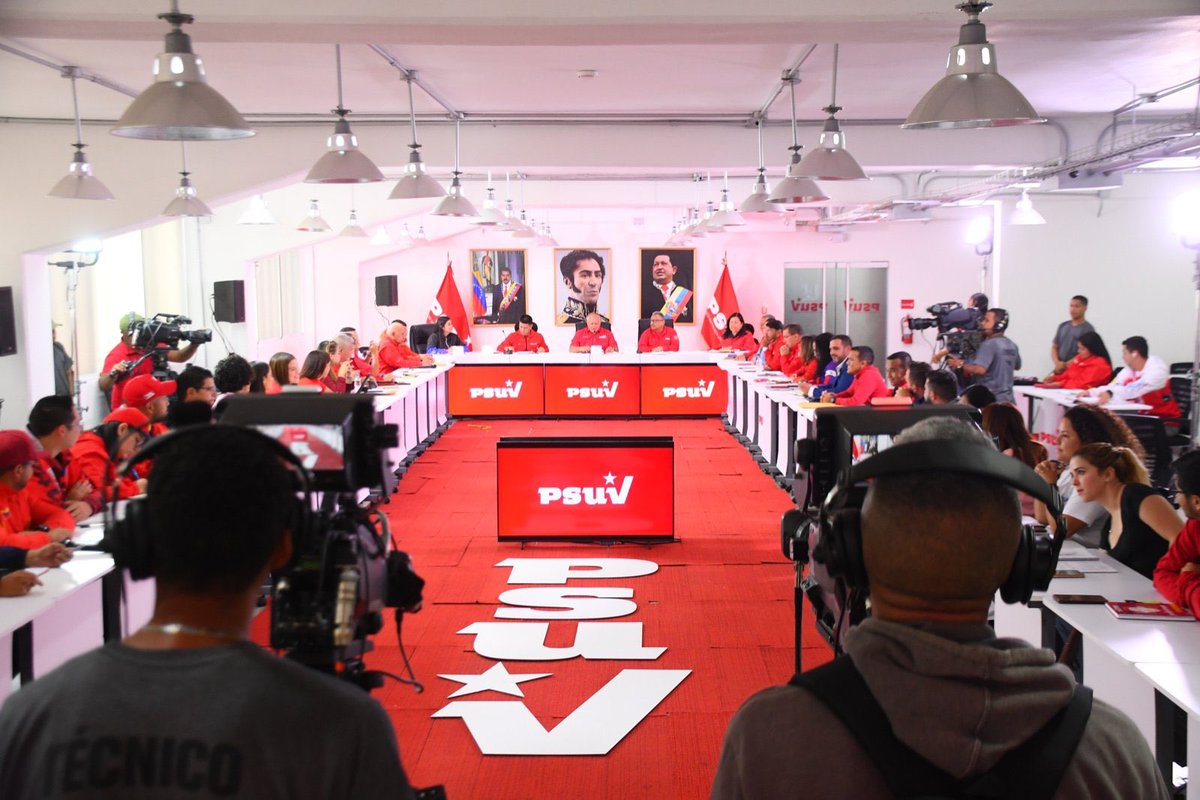 JoseGVielmaMora's tweet photo. #19Fe Reunión de la Dirección Nacional del @PartidoPSUV encabezada por el 1er Vicepresidente @dcabellor debatiendo, planificando y avanzando en las tareas encomendadas por el líder Pdte. @NicolasMaduro
#PuebloMaduroQueAvanza
@Grecia_Jpsuv @pinfantea @FidelVasquzPSUV https://t.co/e2qveBEvkj