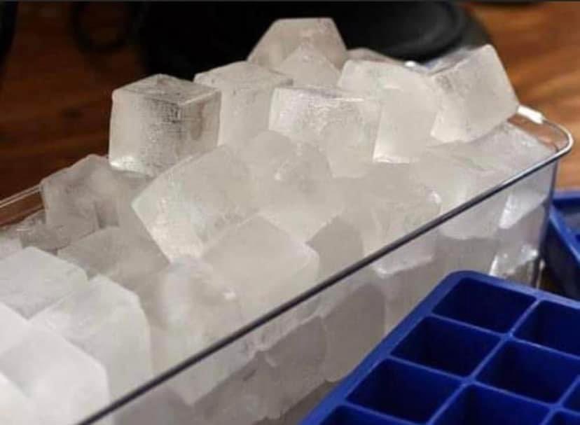 AmboCakes's tweet photo. This class is a paid class but I'm teaching y'all free
Water 4cups 

Water water 3tbsp 
Clean water _4tbsp 
Bowl _500ml 
Freezer 
Turning stick 
Step 1_ mix water water water together 
Step 2: Add water and mix it with your turning stick or mixer 
Put it inside freezer for 24hr https://t.co/rfNlvVABXv