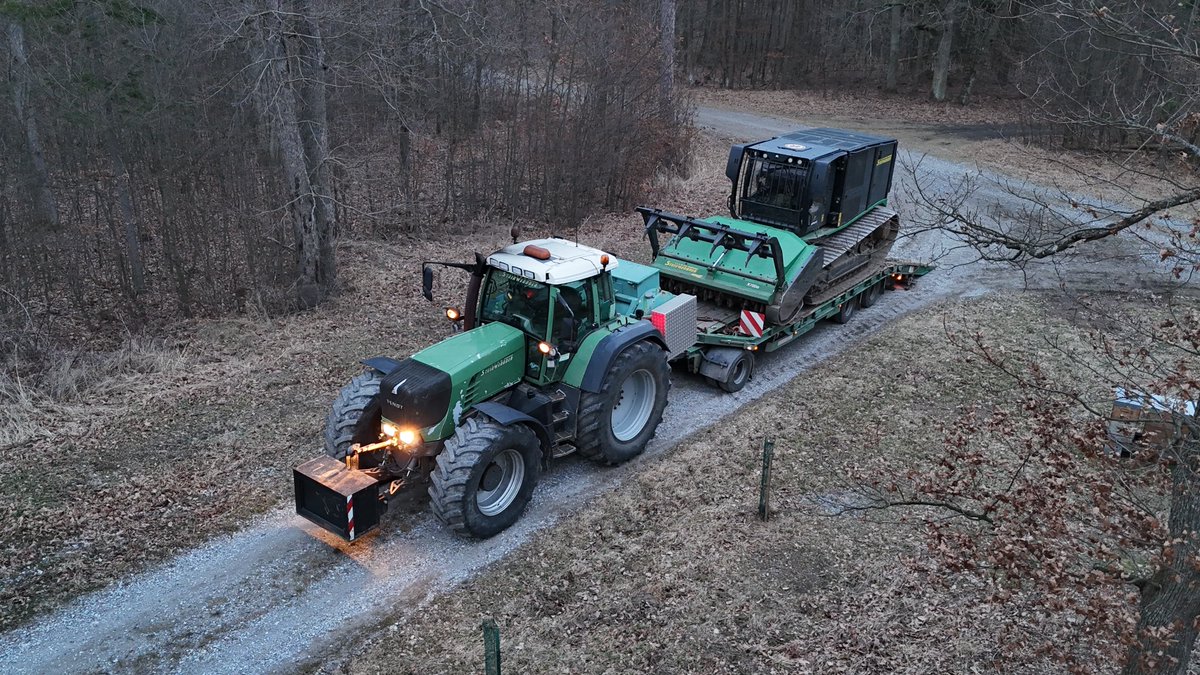 profiMagazin's tweet photo. Ein #Fendt 930 und #Prinoth Raptor 500 Raupenmulcher von Steinwendner Agrar. https://t.co/7tYyQow8b5