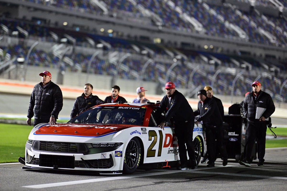 There’s nothing like a superspeedway - and nothing like the @NASCAR #DAYTONA500. @HBurtonRacing will take the green from 12th in the @woodbrothers21 Motorcraft Quick Lane @FordMustang. Tune in at 4 PM EST!