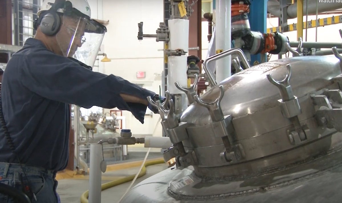 VBCForestHealth's tweet image. Our Osage, Iowa manufacturing facility is abuzz as Foray production ramps up! With fermentation underway, we&apos;re taking the time to produce quality products for the season ahead.
#Foray #ForestHealth #Btk #Fermentation