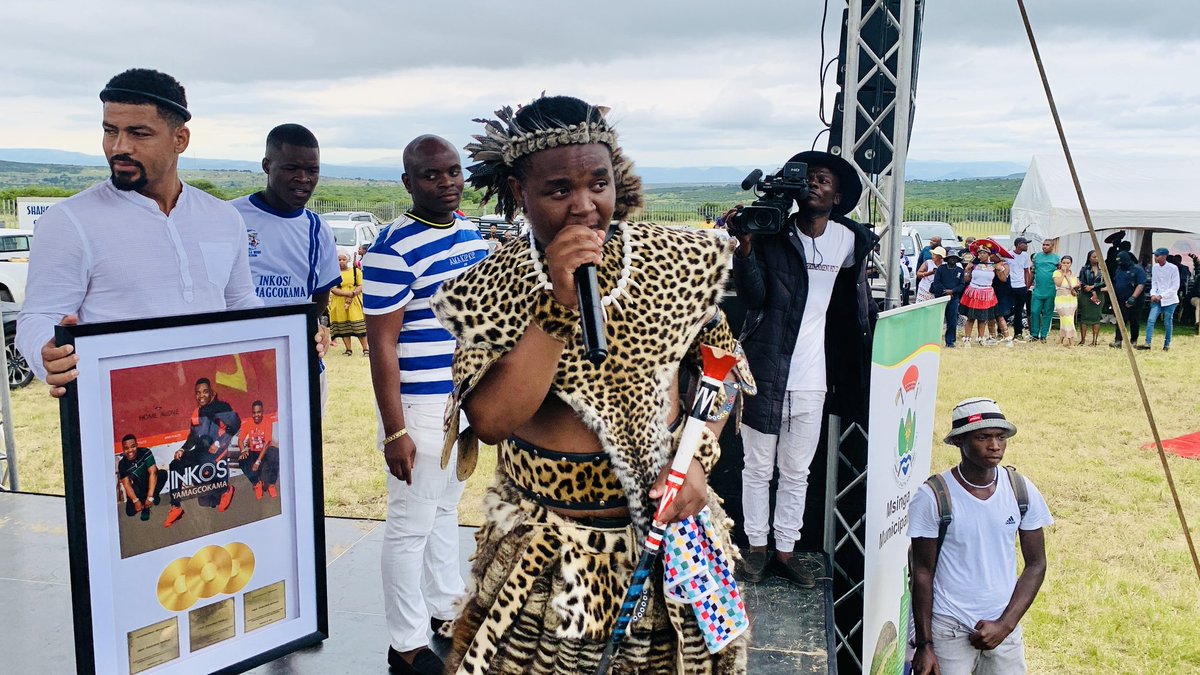 Inkosyamagcokam's tweet photo. Sanbonani nonke ngyathemba niyaphila…ngenkulu injabulo ngfisa ukunazisa ukuth umcimbi wethu ube yimpumelelo syabonga kakhulu kibo bonke abebesihambele nabenze ube yimpumelelo kanjee.

Kuningi okwenzekile 
Ukwethulwa kweBest Maskandi Artist Award
Ukwethulwa kwamagolide amathathu https://t.co/jjKtsH4Y5m