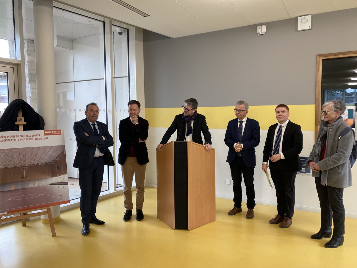 🏗️ Pose de la première pierre du complexe sportif de l'@insacvl, en présence de Faustin Gaden, secrétaire général. ➡️ Un projet soutenu par l'Etat à hauteur de 500 000€ de DSIL pour renforcer l'attractivité du territoire et contribuer à redynamiser le quartier gare de Blois.