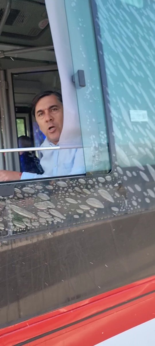 e_duran28's tweet photo. @Red_Movilidad q manera d tener tipos enfermos en su sistema, me choco y arranco, lo alcanze para tener el dato de  ppu y 1 foto para el seguro pero este amenaza con chocar + el vehiculo, me intenta atropellar y escupirme. Dberian hacer test de drogas a sus conduct. profesionales https://t.co/AeVQUhSUSM