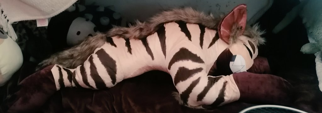 VVeskerr's tweet photo. My boy Ravioli!
Even as a 40cm plush this dude is massive. And I even got a lovely handwritten note and sweet as a thank you. Literally love this fella so much https://t.co/ufzhr7P16J