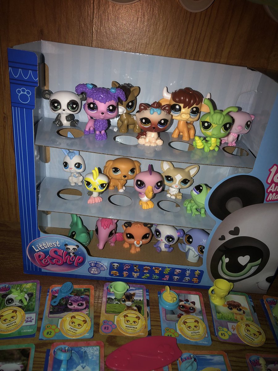 TayLuvzz's tweet image. The nostalgia I’m getting from opening these new lps blind boxes make me so happy!!! I’m in love!!! &amp;lt;3 #littlestpetshops #basicfun #hasbro