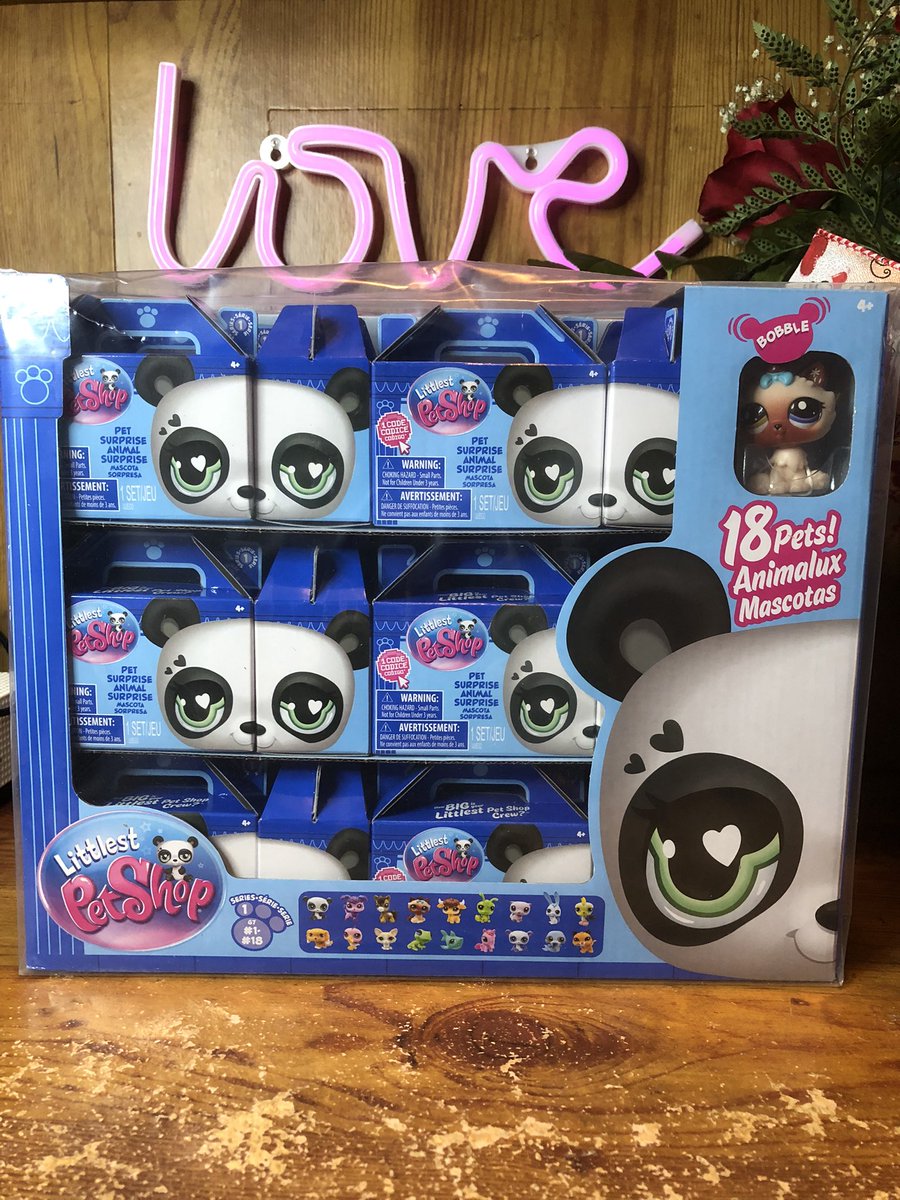 TayLuvzz's tweet image. The nostalgia I’m getting from opening these new lps blind boxes make me so happy!!! I’m in love!!! &amp;lt;3 #littlestpetshops #basicfun #hasbro