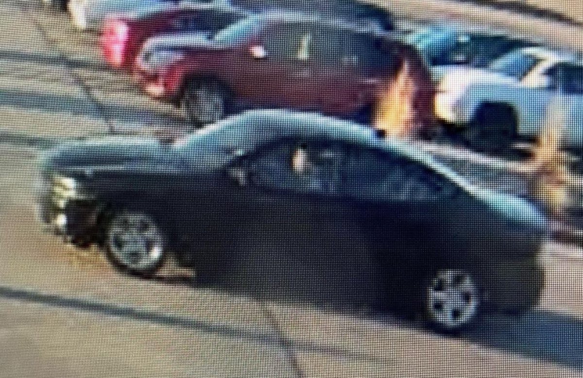 joeimel's tweet photo. Per BGPD, Sunday, 2 men stole several wallets/keys from inside Planet Fitness on Scottsville Rd. The men used the credit cards at local store buying hundreds of dollars in gift cards.  They were seen on video driving a black Dodge Charger with no tag.  If you know the identity of these men, call 270-393-4000 or Crime Stoppers at 270-781-2583.