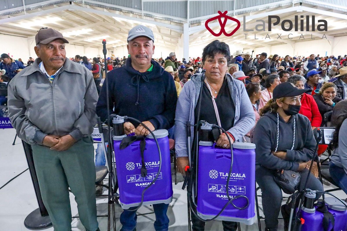 LaPolillaMX's tweet photo. 🚜💰 #Tlaxco recibe impulso con +400M en inversión para el campo por Gob. @LorenaCuellar Entrega de mochilas aspersoras y seguro agrícola. 

📸Abraham Caballero #LoVíEnLaPolilla #LaPolillaTlaxcala https://t.co/KGatwlfiX0